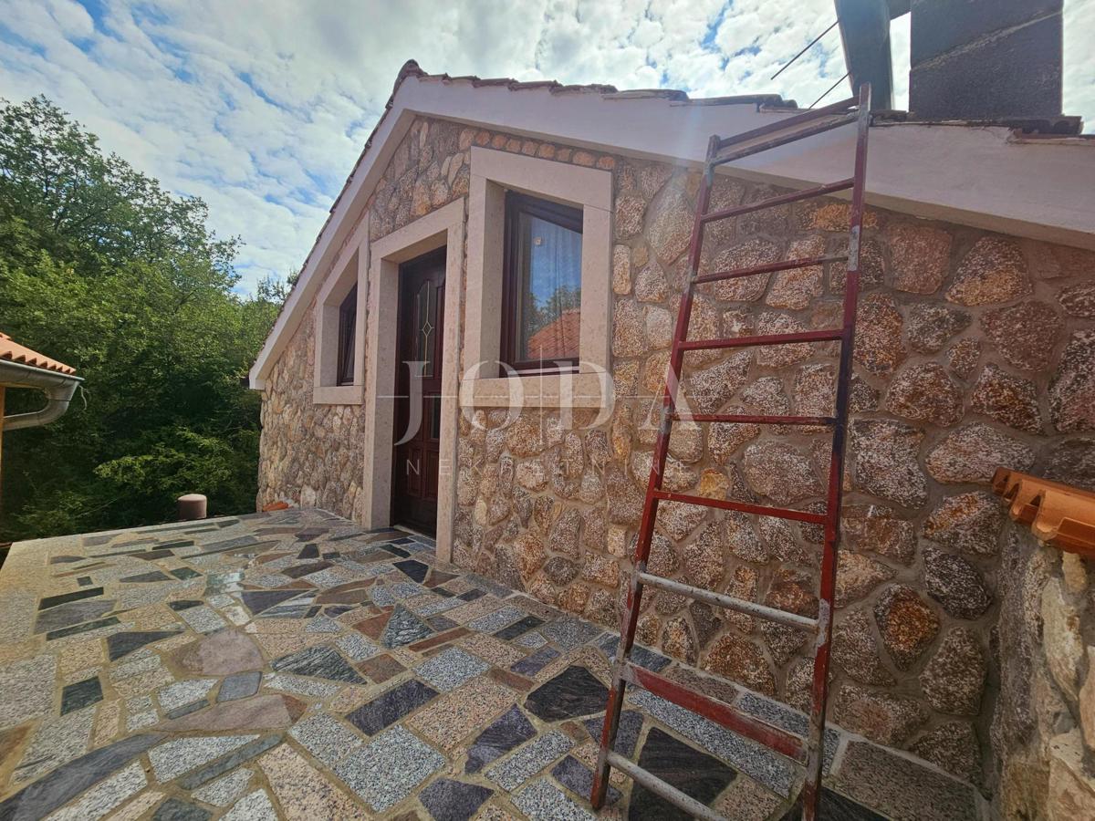 Casa con due appartamenti vicino a Malinska