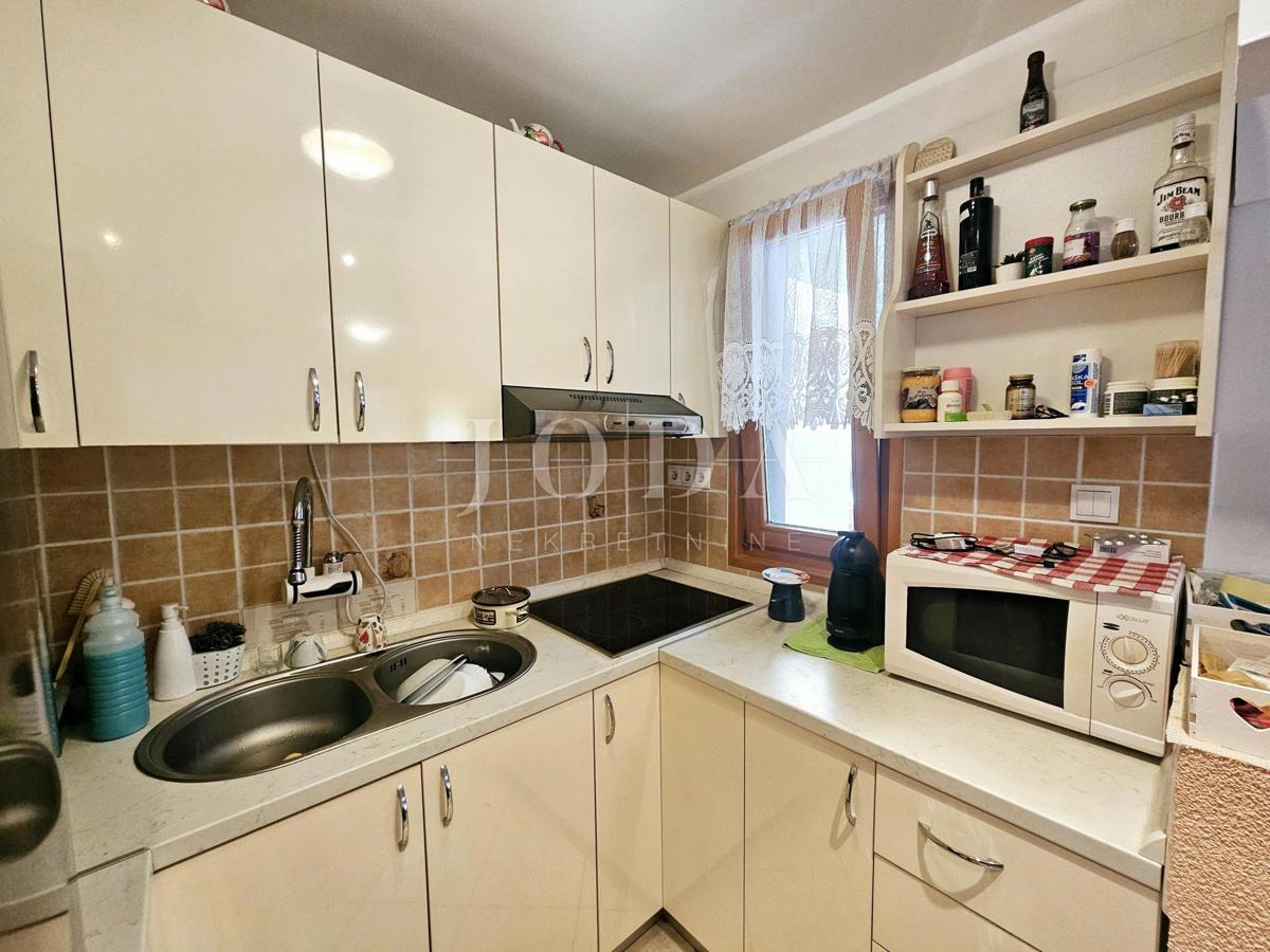 Casa con due appartamenti vicino a Malinska