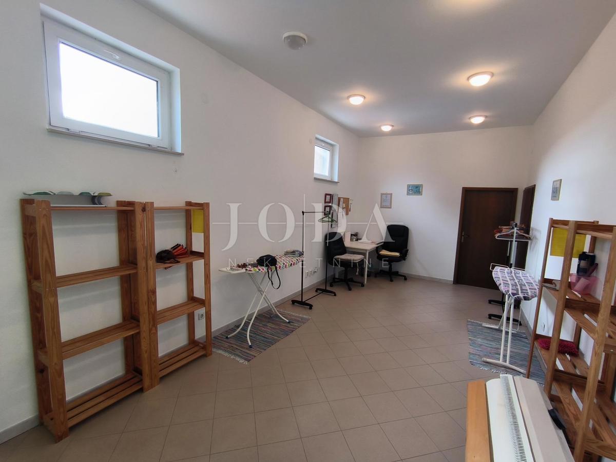 Locali commerciali in posizione privilegiata a Novi Vinodolski