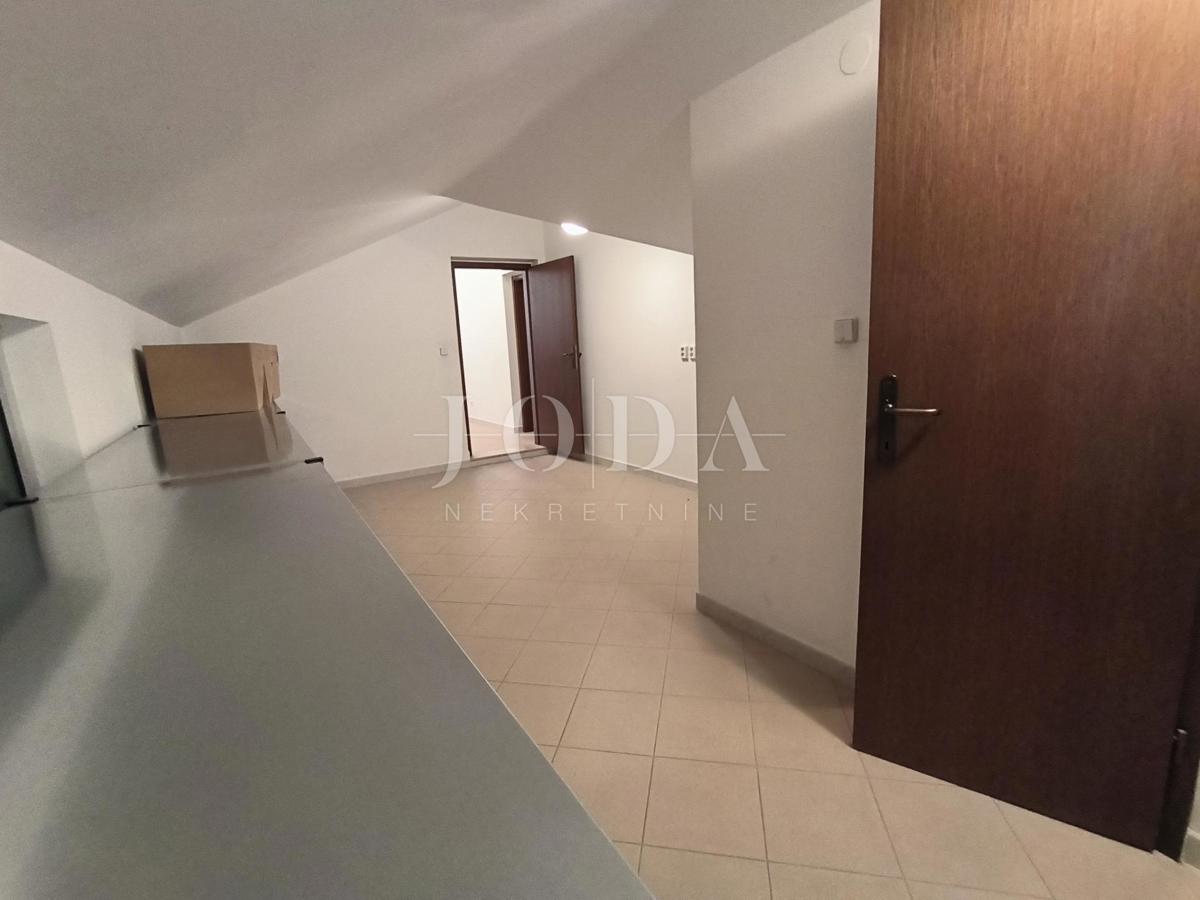 Locali commerciali in posizione privilegiata a Novi Vinodolski