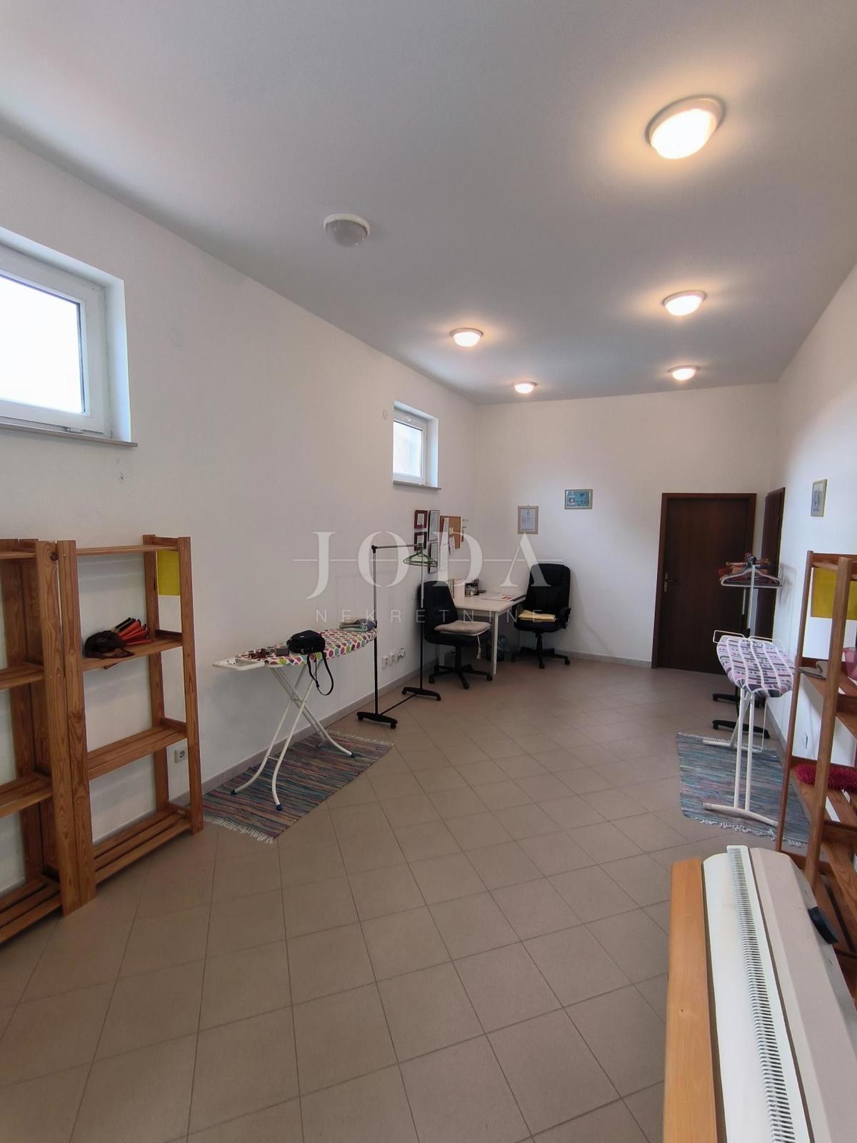 Locali commerciali in posizione privilegiata a Novi Vinodolski