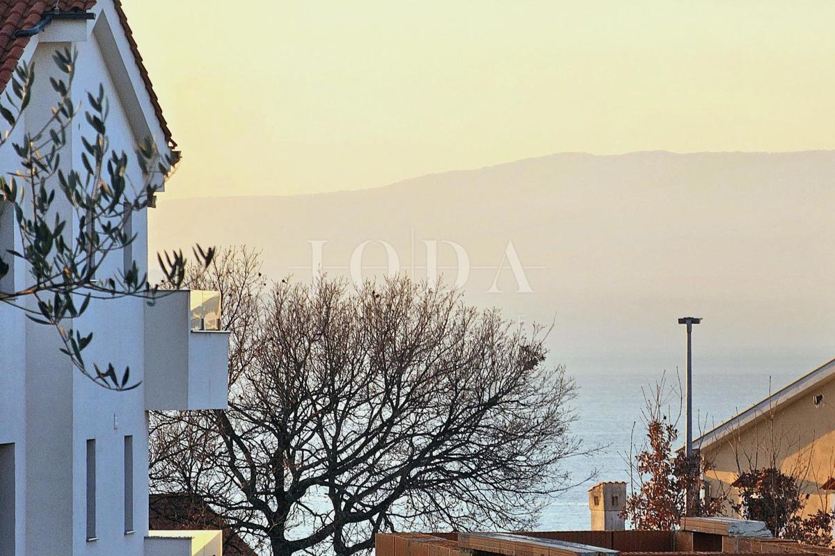 Terreno edificabile con vista mare parziale