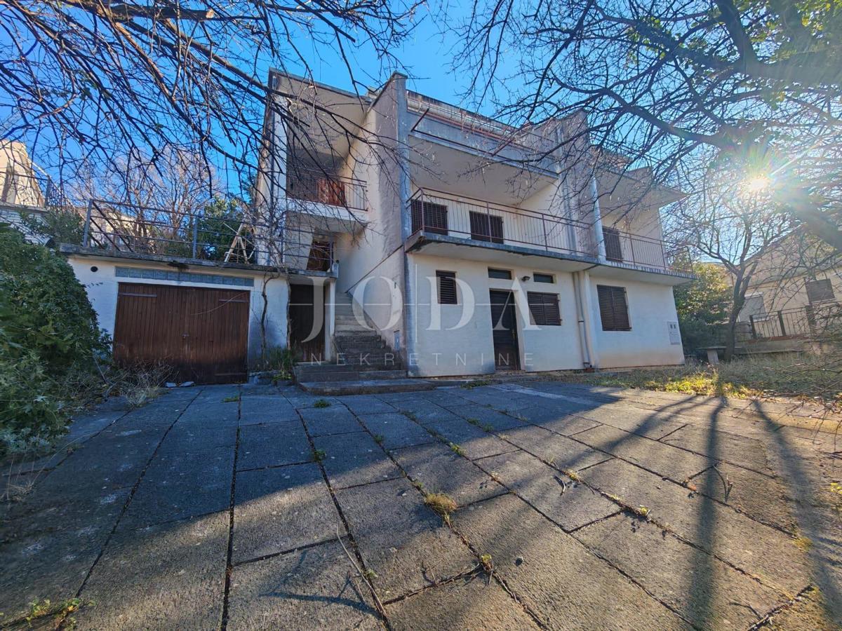 Casa a 100 metri dal mare con 6 unità abitative