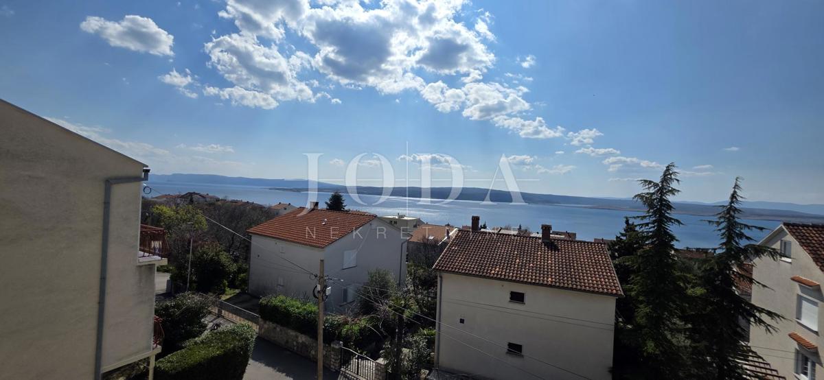 Appartamento Dramalj 39,40 m² | vista mare | parcheggio | giardino | completamente arredato | zona tranquilla