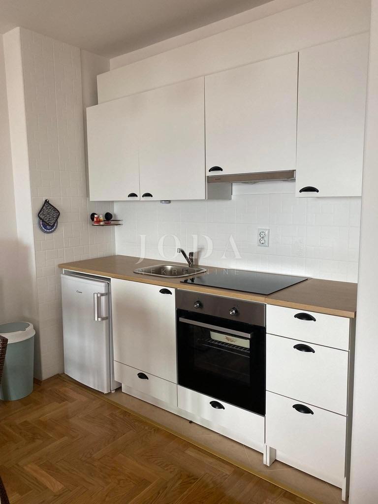 Appartamento Dramalj 39,40 m² | vista mare | parcheggio | giardino | completamente arredato | zona tranquilla