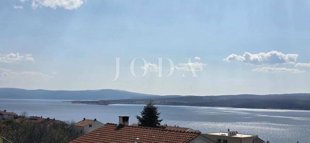 Appartamento Dramalj 39,40 m² | vista mare | parcheggio | giardino | completamente arredato | zona tranquilla