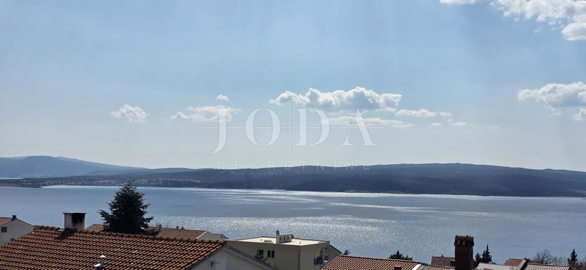 Appartamento Dramalj 39,40 m² | vista mare | parcheggio | giardino | completamente arredato | zona tranquilla