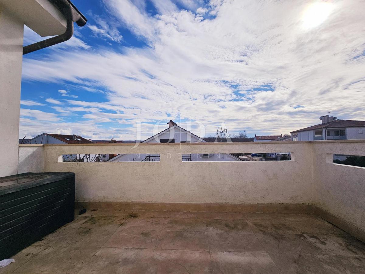 Malinska – appartamento con vista mare, posizione tranquilla