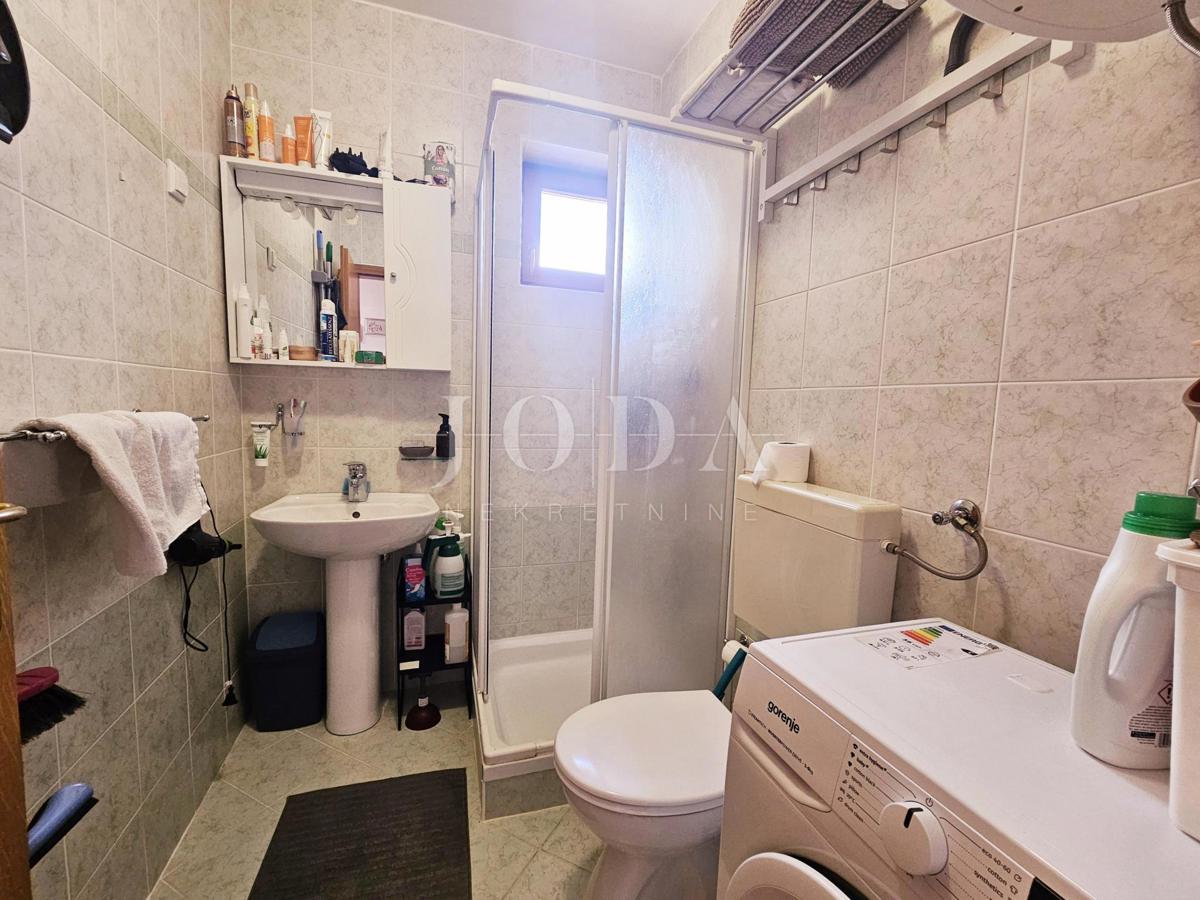 Malinska – appartamento con vista mare, posizione tranquilla