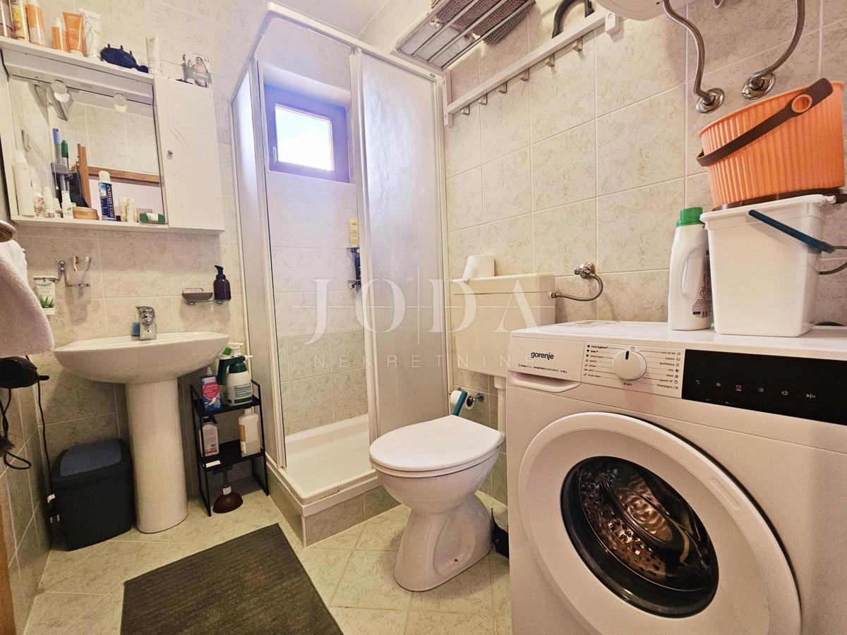 Malinska – appartamento con vista mare, posizione tranquilla