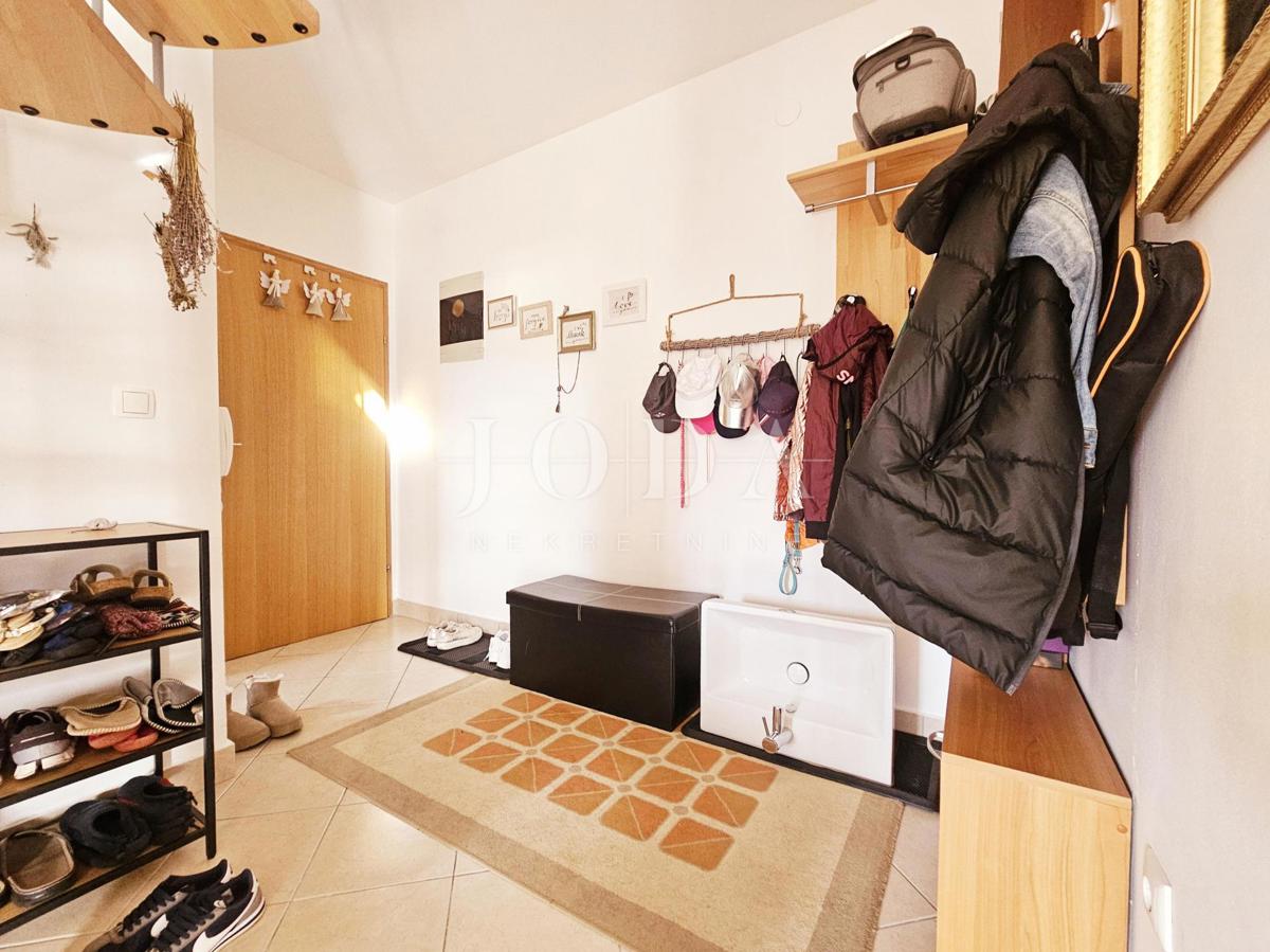 Malinska – appartamento con vista mare, posizione tranquilla