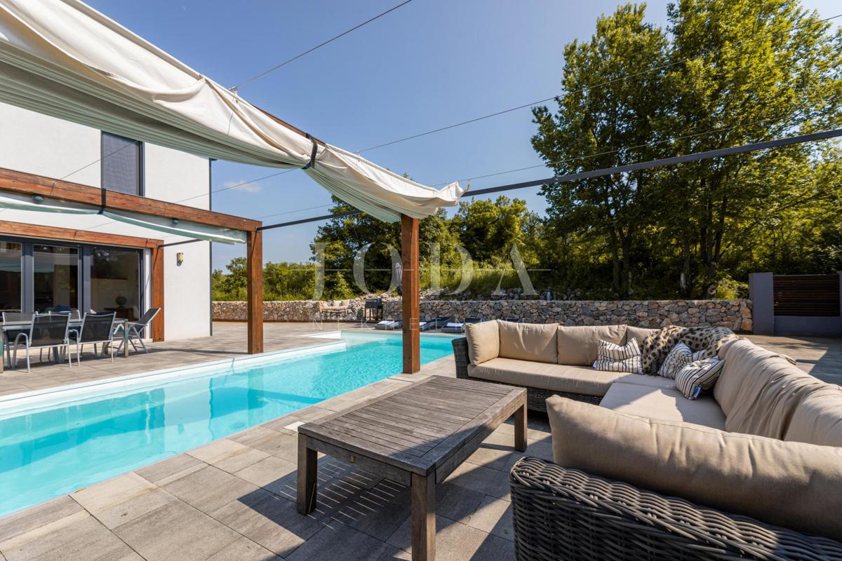 Detached house with a pool, Malinska area - island of Krk