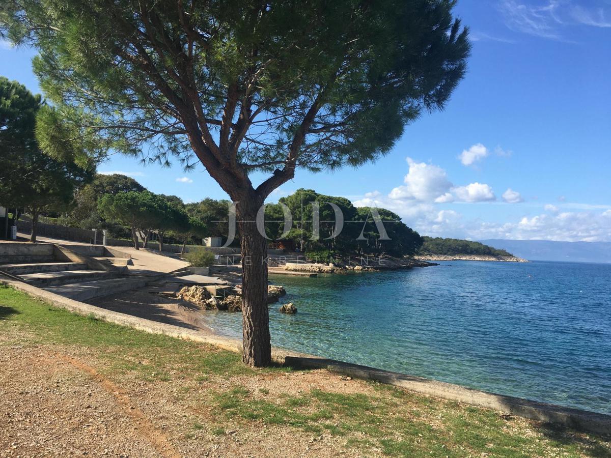 Appartamento su due piani con piscina, posizione tranquilla