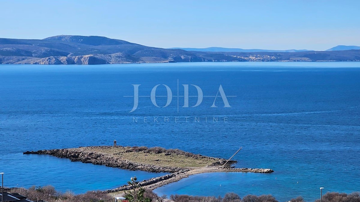 "Vista sul Mare dal Tuo Angolo di Paradiso: Casa Ristrutturata a Klenovica con Due Appartamenti ed un Elegante Giardino!"