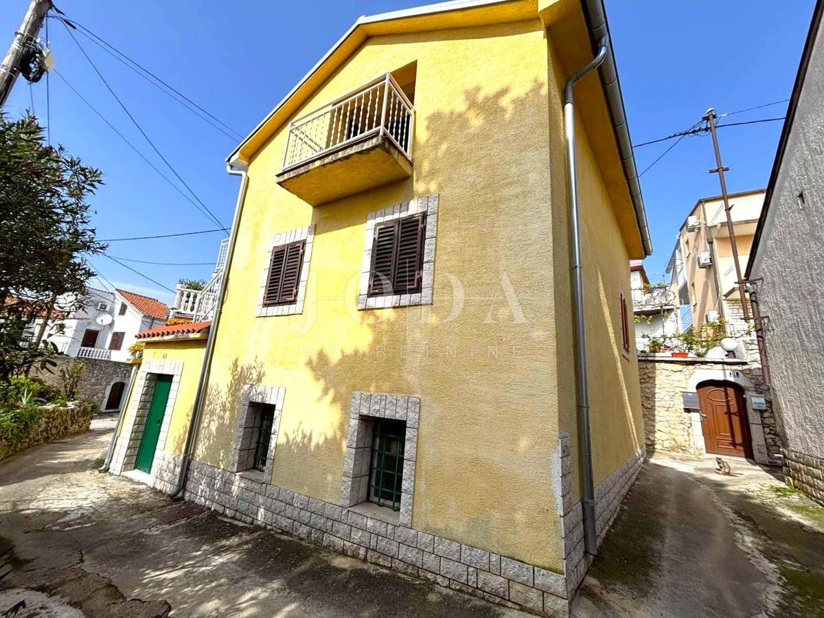 Selce, casa con due appartamenti