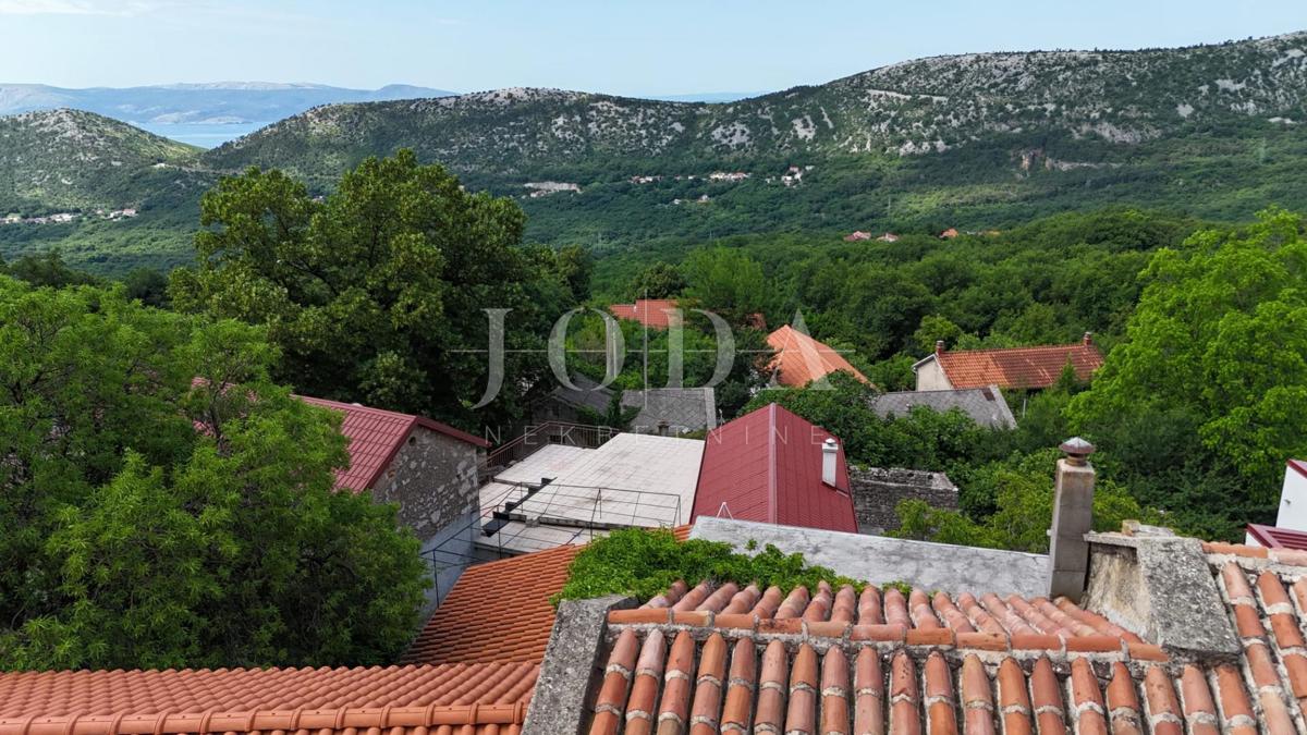 Bribir, casa da ristrutturare con potenziale