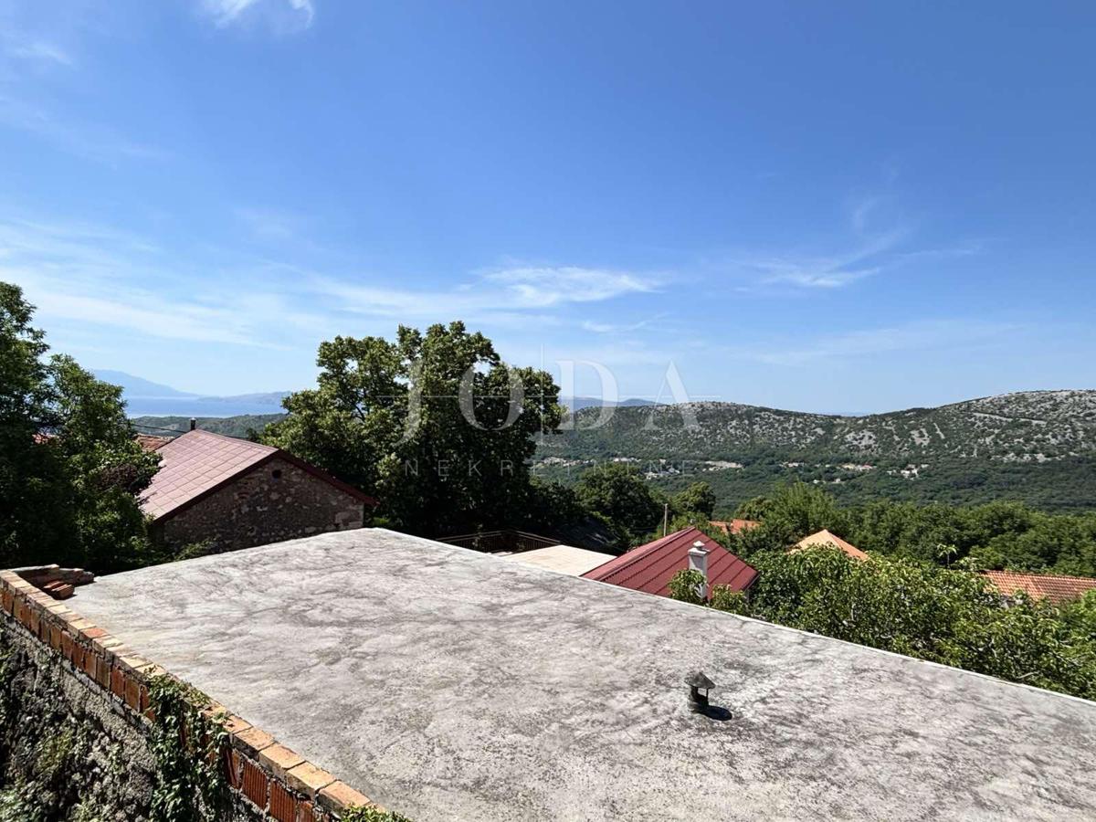 Bribir, casa da ristrutturare con potenziale