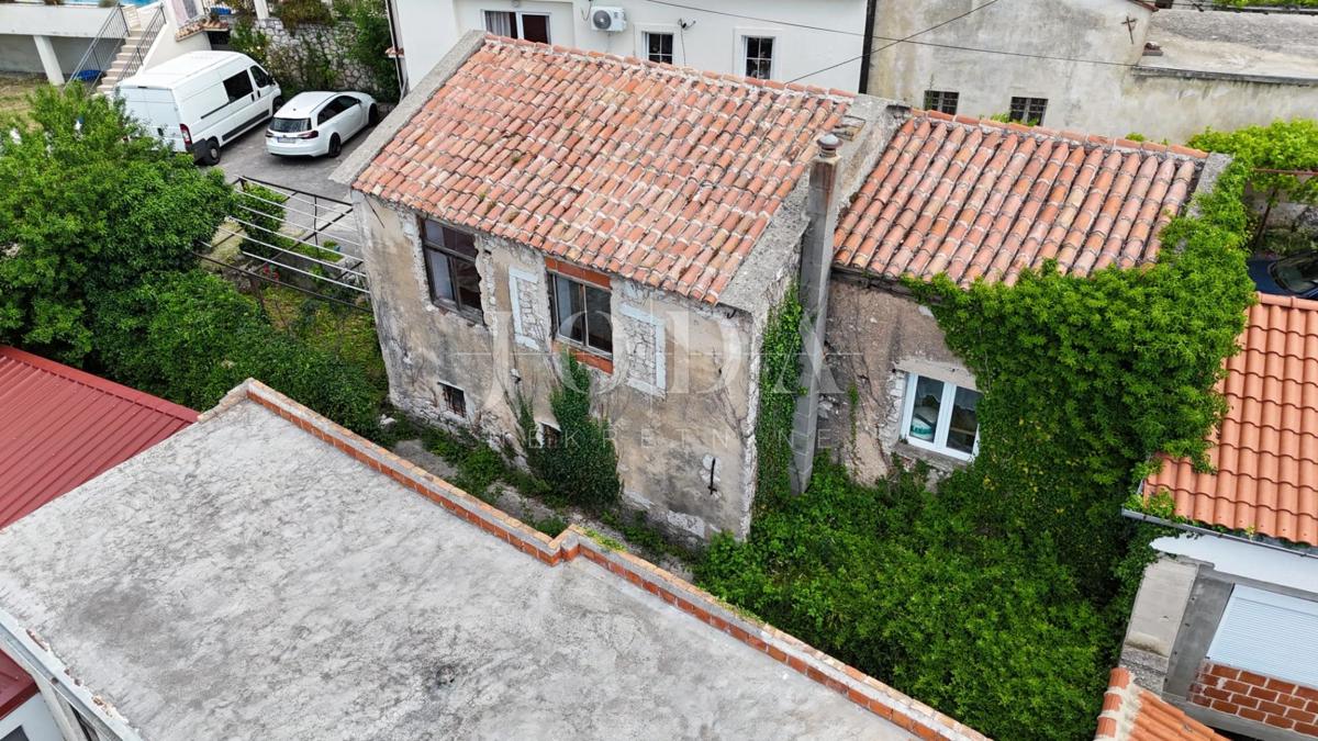 Bribir, casa da ristrutturare con potenziale