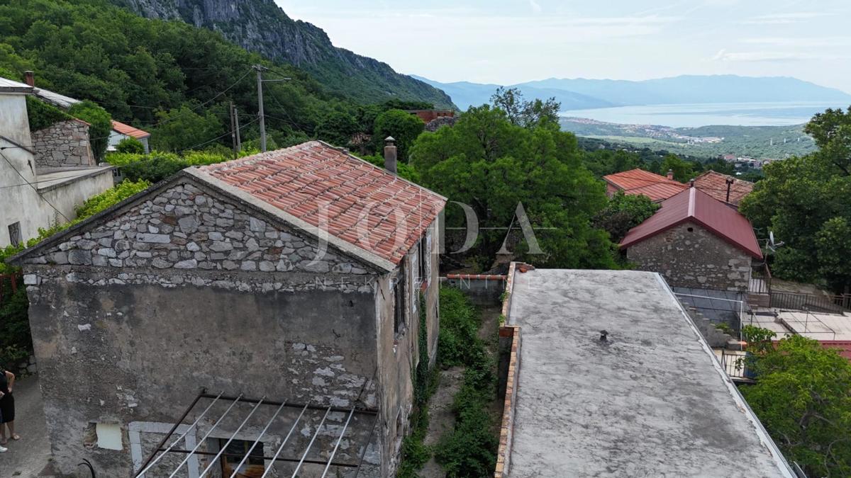 Bribir, casa da ristrutturare con potenziale