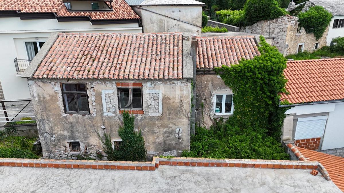 Bribir, casa da ristrutturare con potenziale