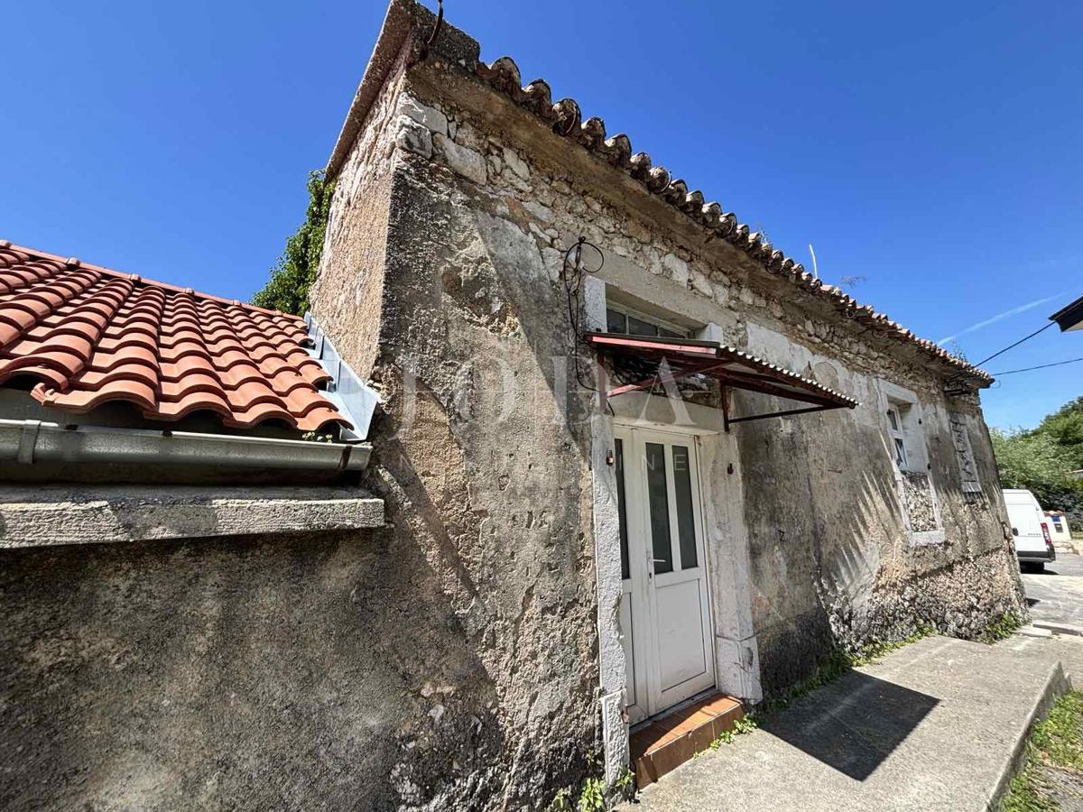 Bribir, casa da ristrutturare con potenziale