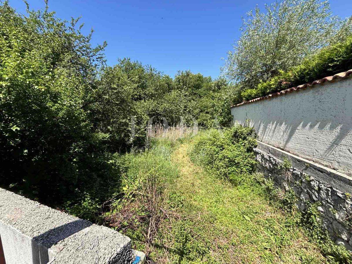 Bribir, casa da ristrutturare con potenziale