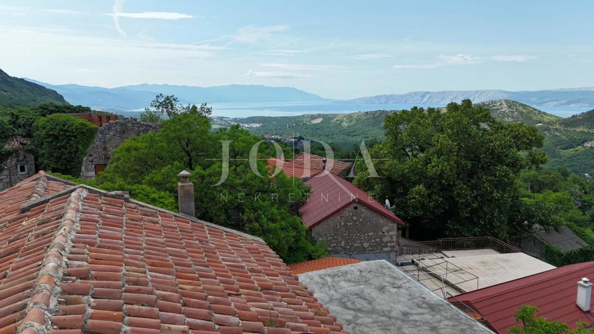 Bribir, casa da ristrutturare con potenziale