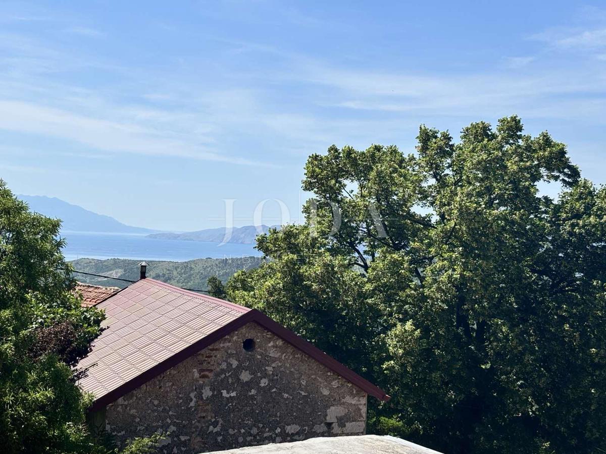 Bribir, casa da ristrutturare con potenziale