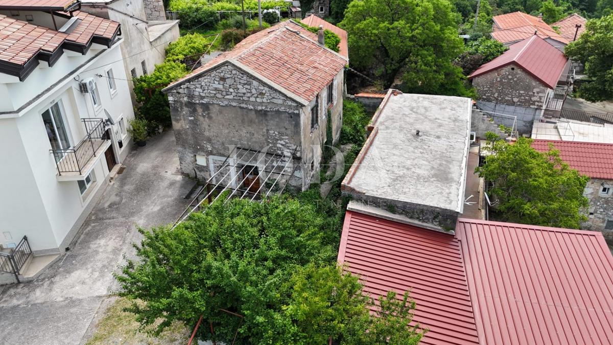 Bribir, casa da ristrutturare con potenziale