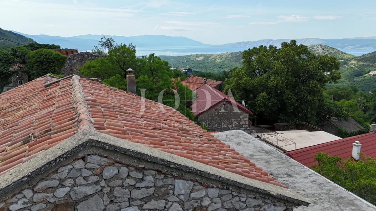 Bribir, casa da ristrutturare con potenziale