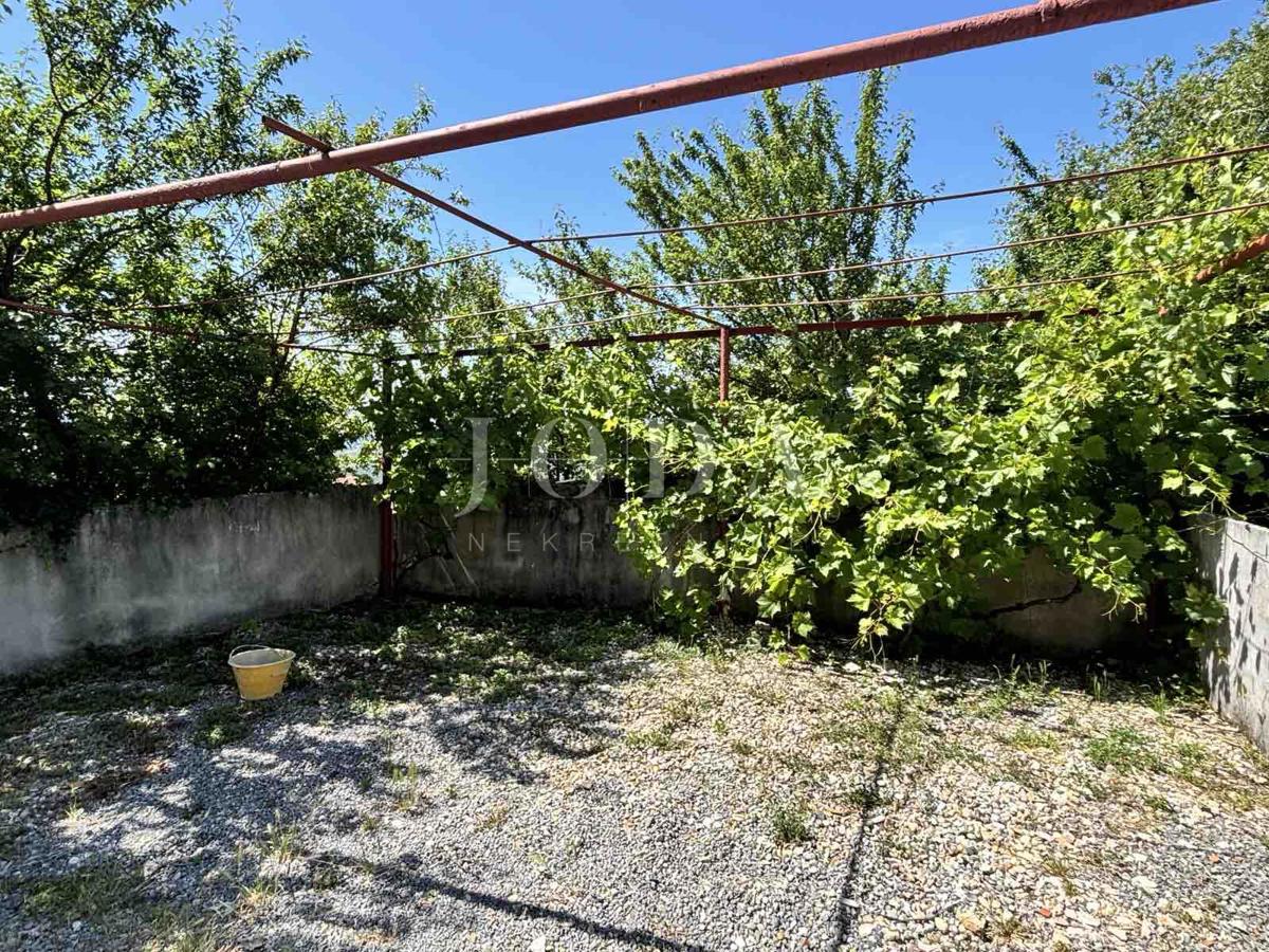 Bribir, casa da ristrutturare con potenziale