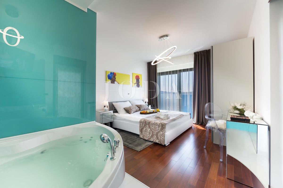 Attico di lusso a Crikvenica con vista fenomenale