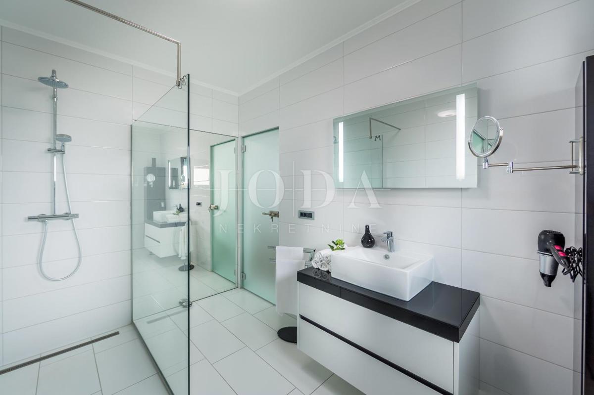 Attico di lusso a Crikvenica con vista fenomenale