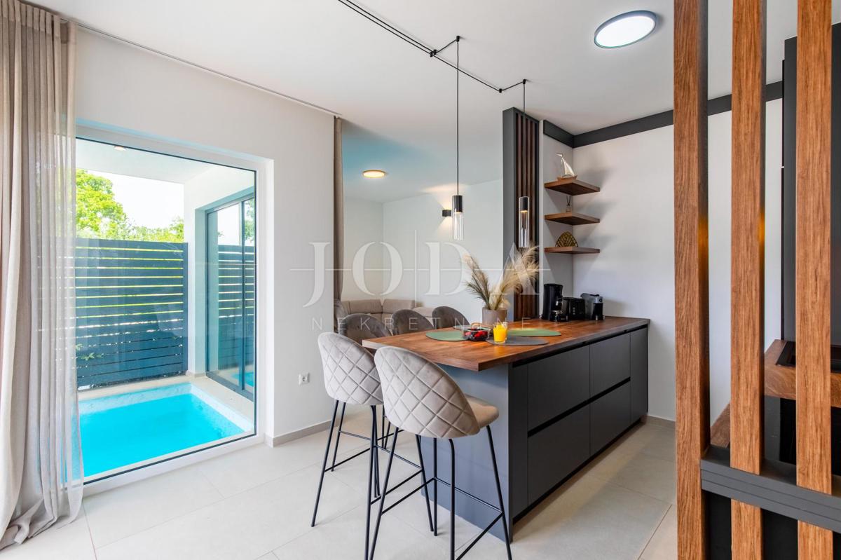 Appartamento con piscina e giardino