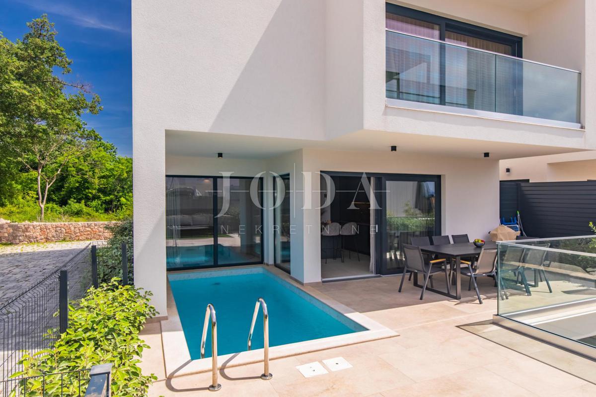 Appartamento con piscina e giardino