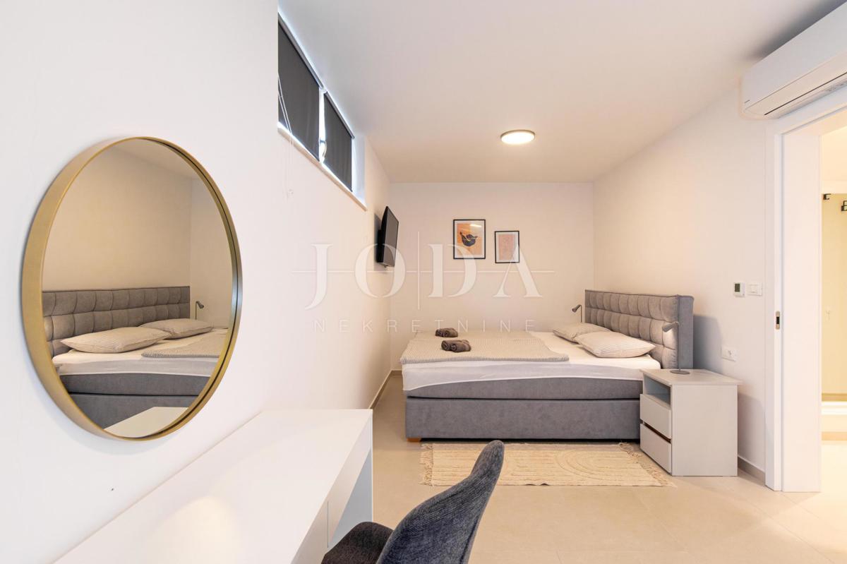 Appartamento con piscina e giardino