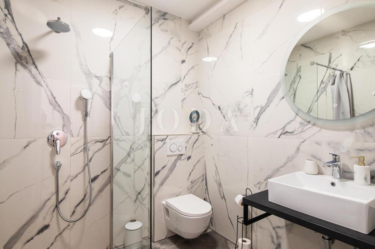 Appartamento con piscina e giardino