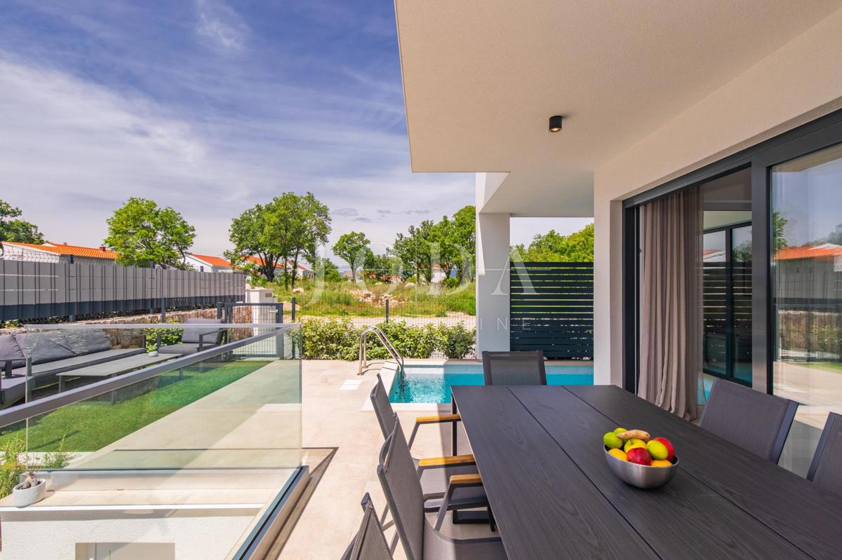 Appartamento con piscina e giardino