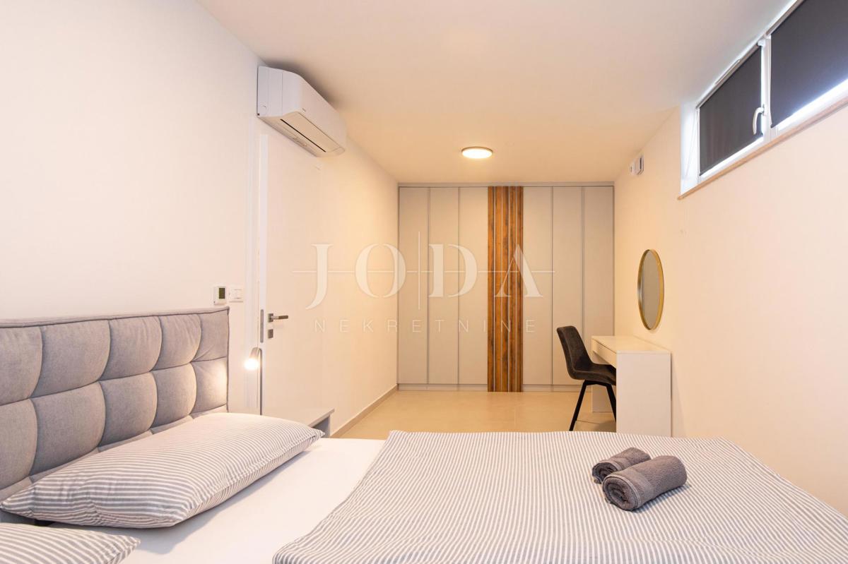 Appartamento con piscina e giardino