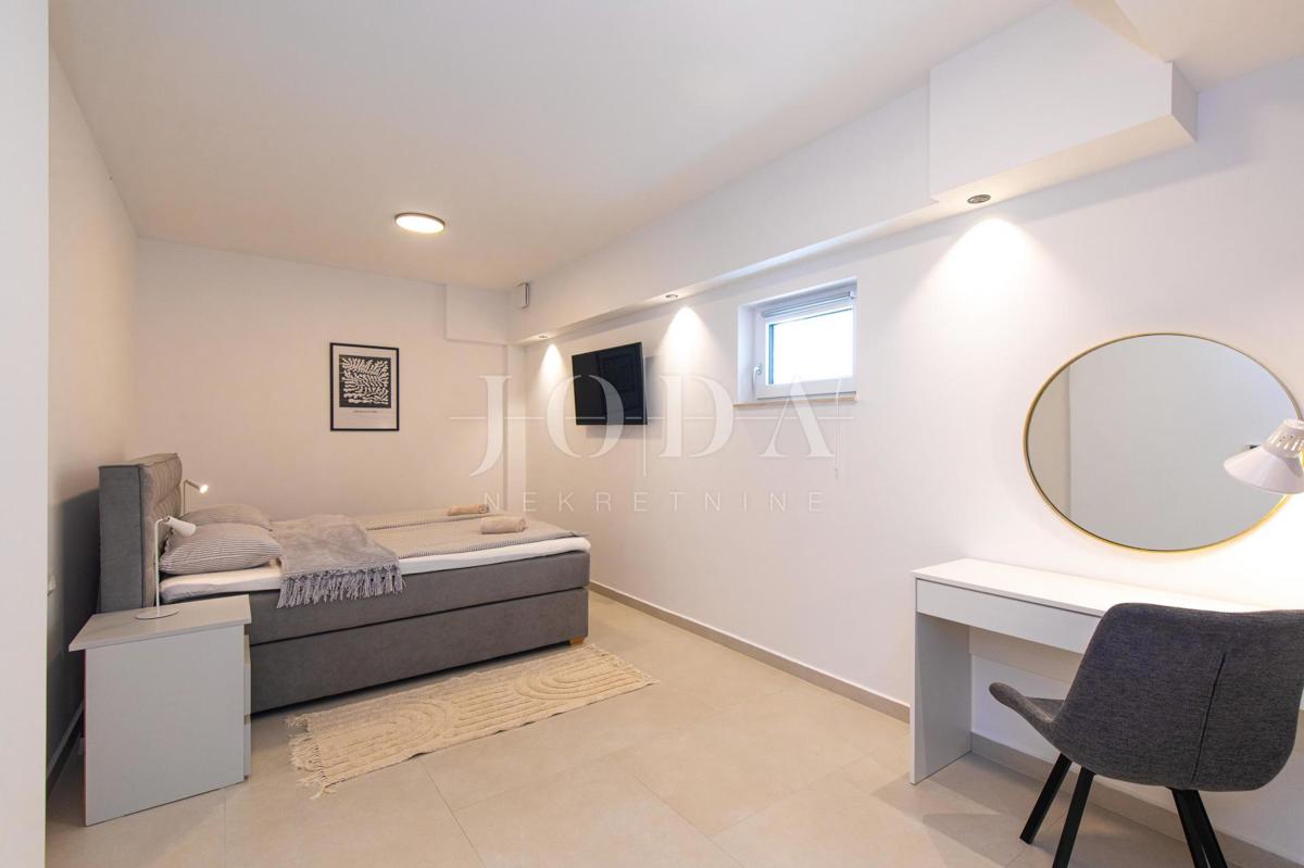 Appartamento con piscina e giardino