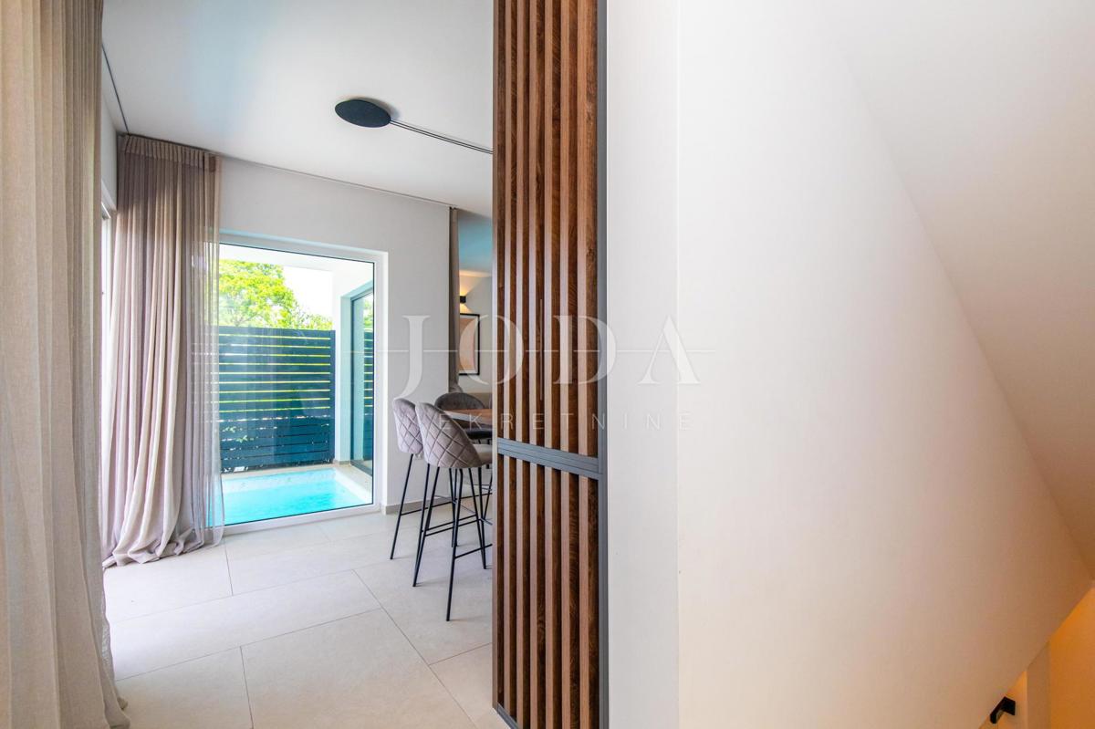 Appartamento con piscina e giardino