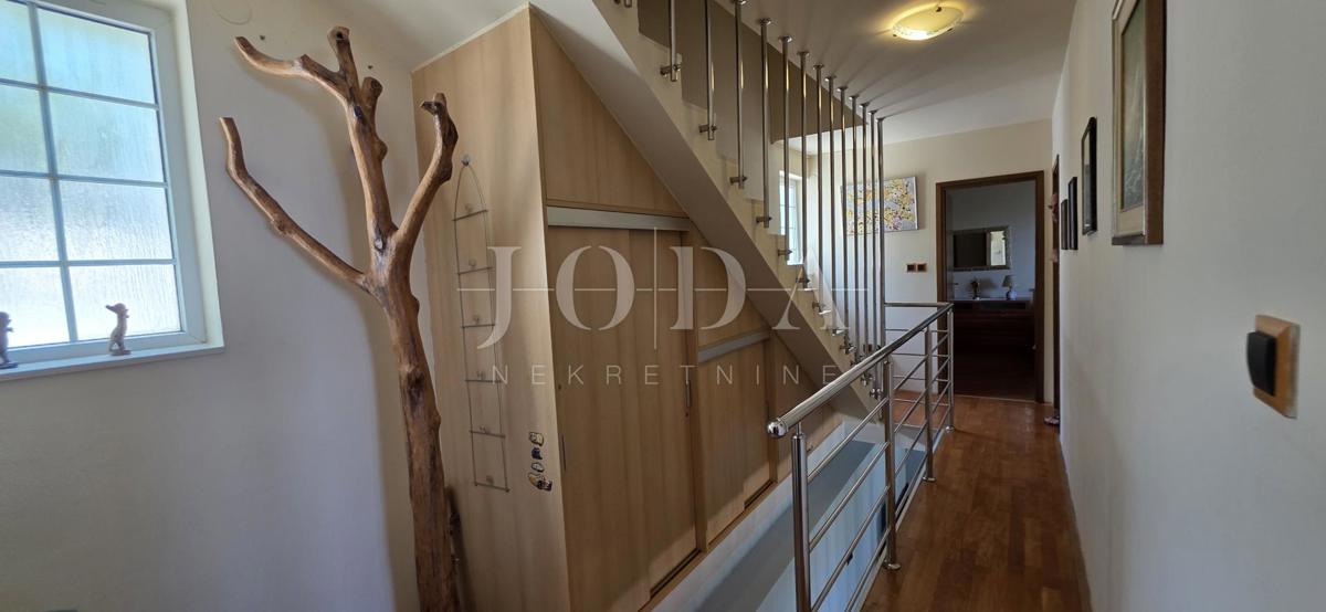 Crikvenica, casa in posizione tranquilla con vista panoramica sul mare