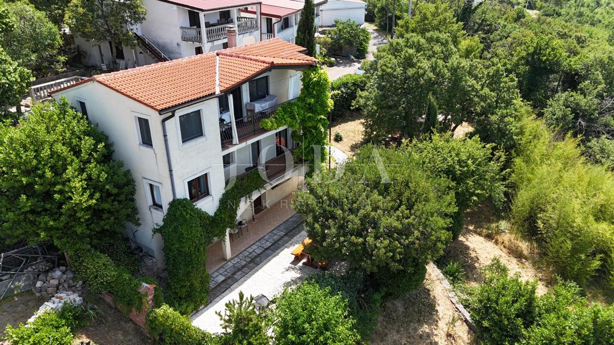 Crikvenica, casa in posizione tranquilla con vista panoramica sul mare