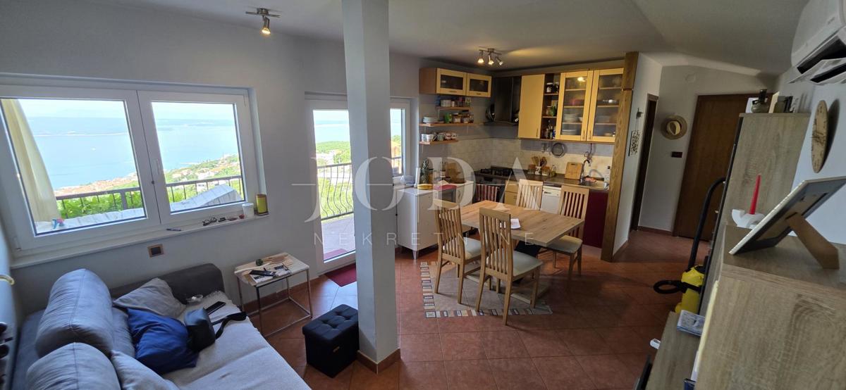 Crikvenica, casa in posizione tranquilla con vista panoramica sul mare