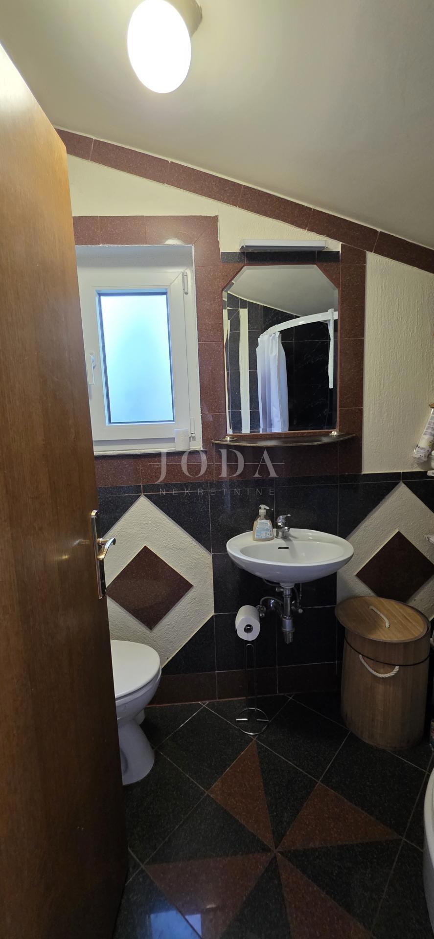 Crikvenica, casa in posizione tranquilla con vista panoramica sul mare