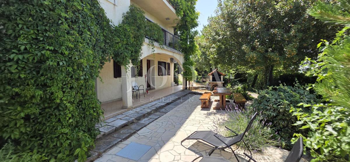 Crikvenica, casa in posizione tranquilla con vista panoramica sul mare