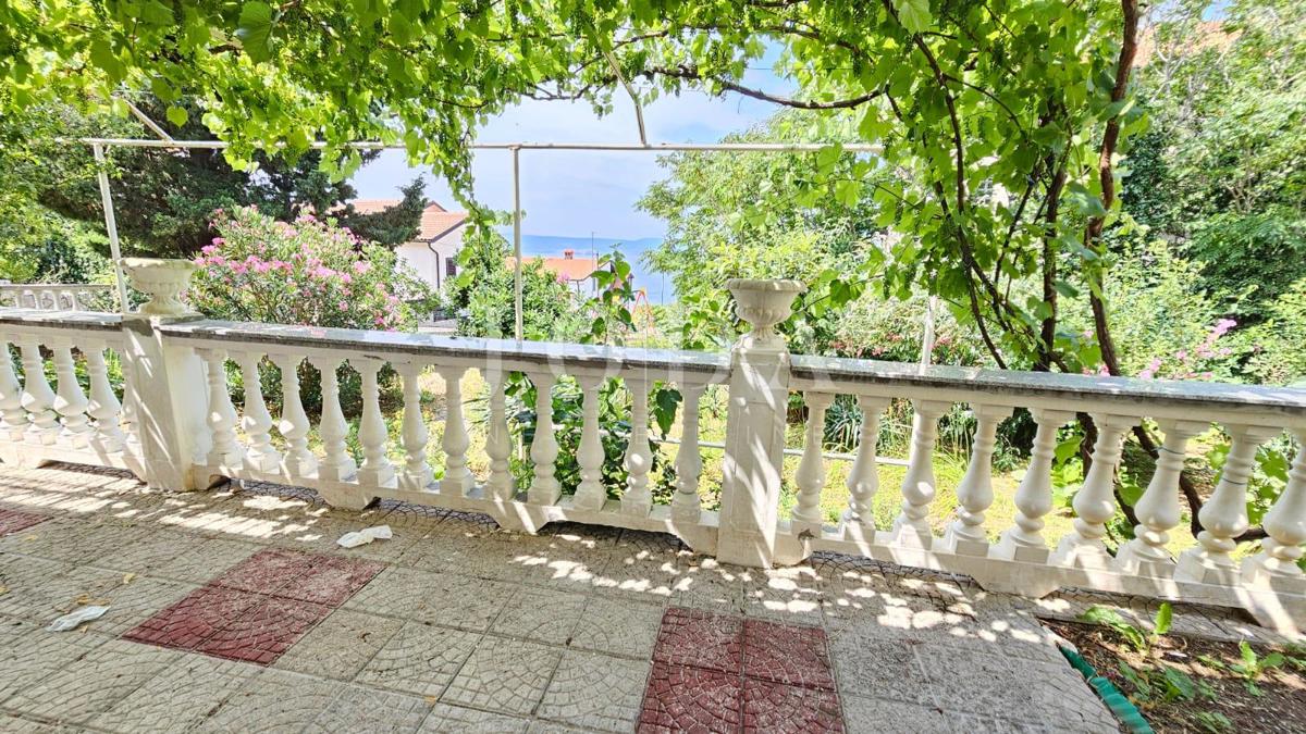 Nuovo appartamento a Vinodol in posizione tranquilla con vista sul mare