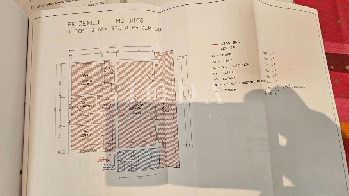 Nuovo appartamento a Vinodol in posizione tranquilla con vista sul mare