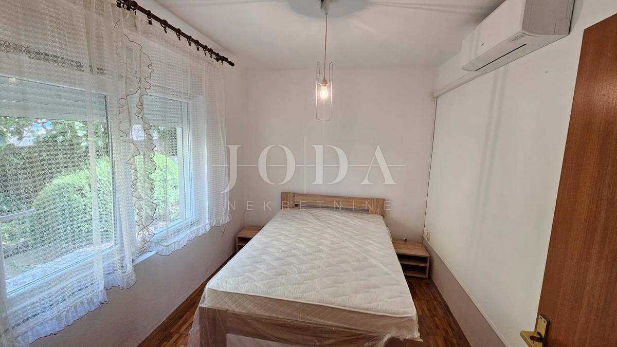 Nuovo appartamento a Vinodol in posizione tranquilla con vista sul mare