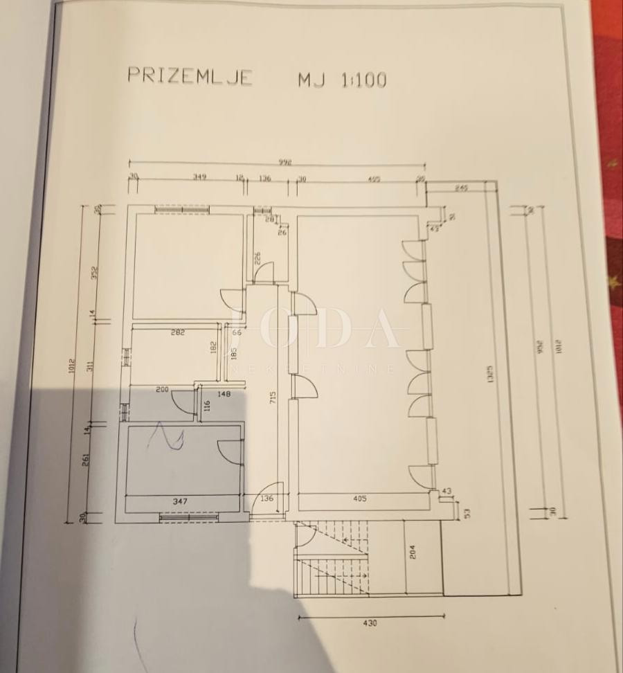 Nuovo appartamento a Vinodol in posizione tranquilla con vista sul mare
